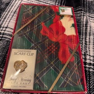 Vintage JCPenney Holiday Scarf Gift Set Plaid & Poinsettia Print w/ Clip NEW